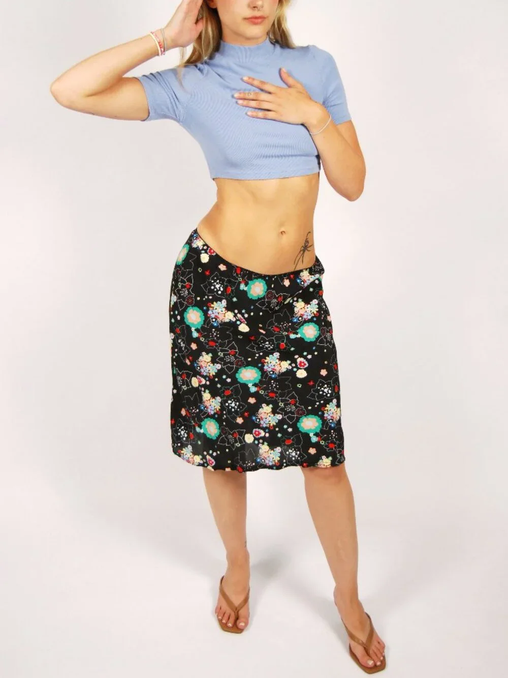 Y2K Floral Midi Skirt (M) medium black blue vintage ditsy cute chic diva preppy